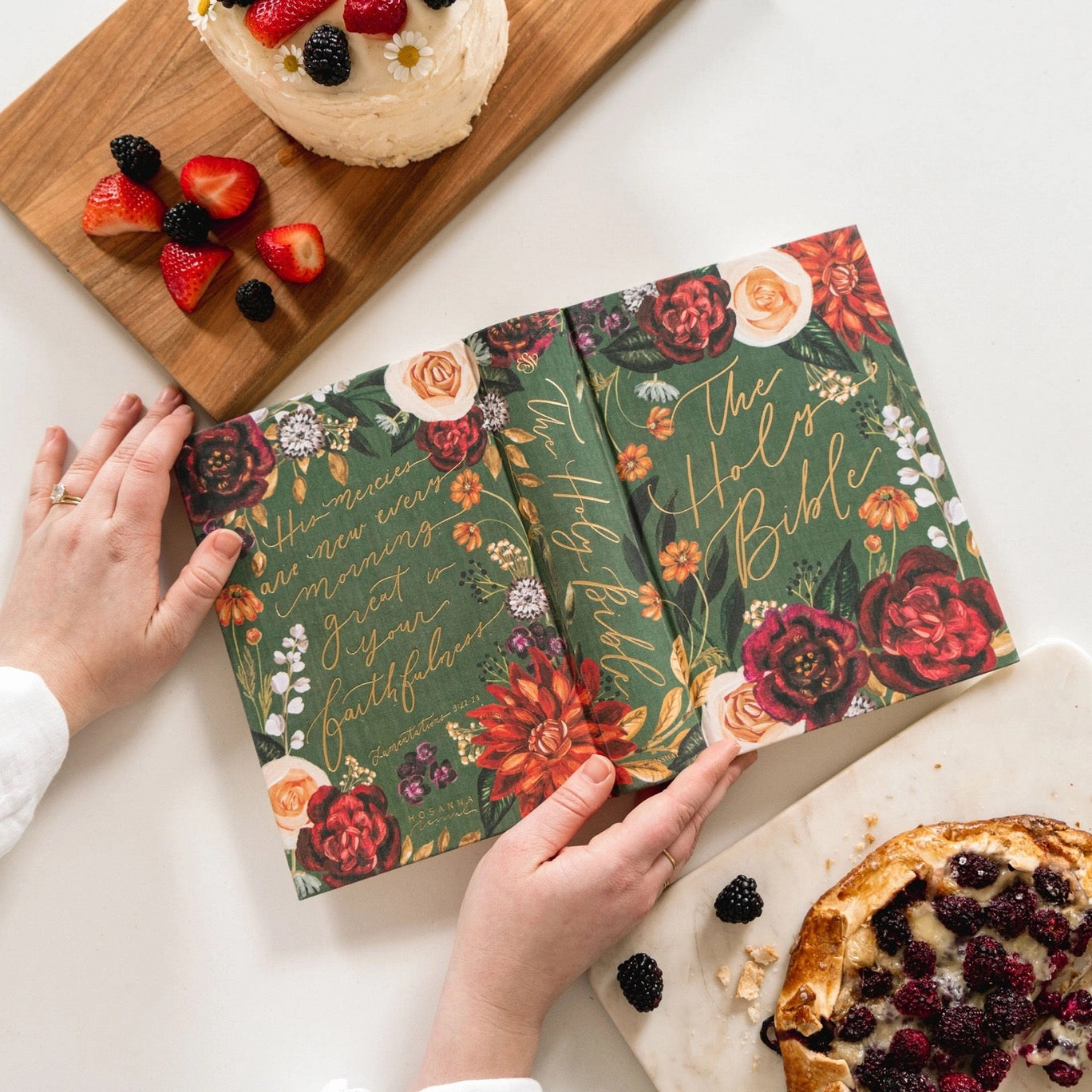 ESV Large Print Journaling Bible: Hollis, New Hampshire Theme